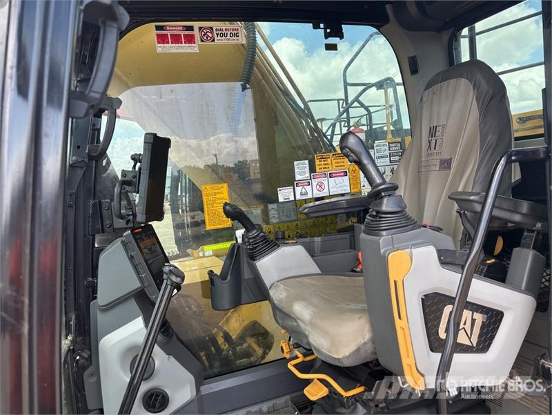 CAT 330 Tracked Excavator Raupenbagger