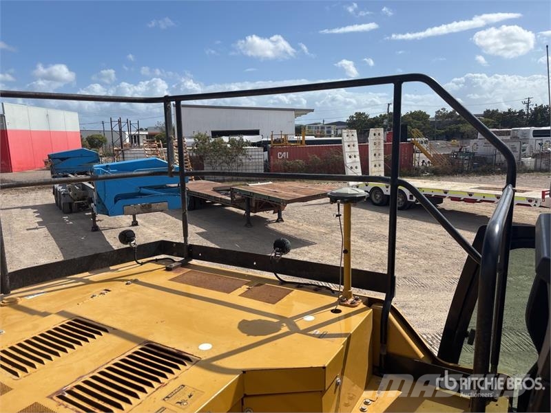 CAT 330 Tracked Excavator Raupenbagger