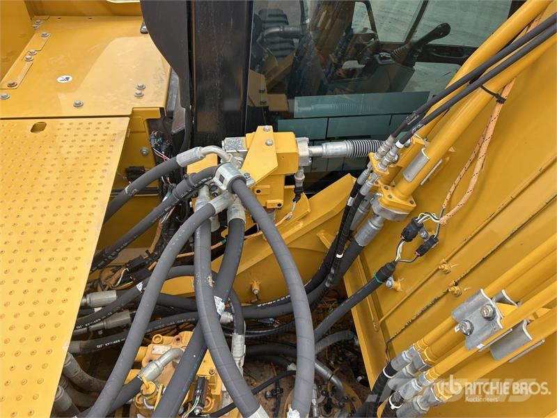 CAT 330 Tracked Excavator Beltegraver