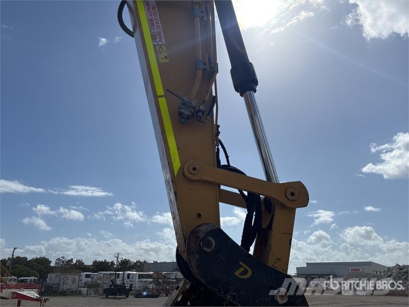 CAT 330 Tracked Excavator Raupenbagger
