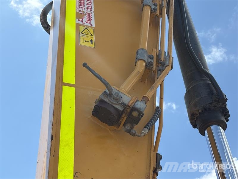 CAT 330 Tracked Excavator حفارات زحافة