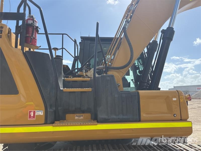 CAT 330 Tracked Excavator Raupenbagger