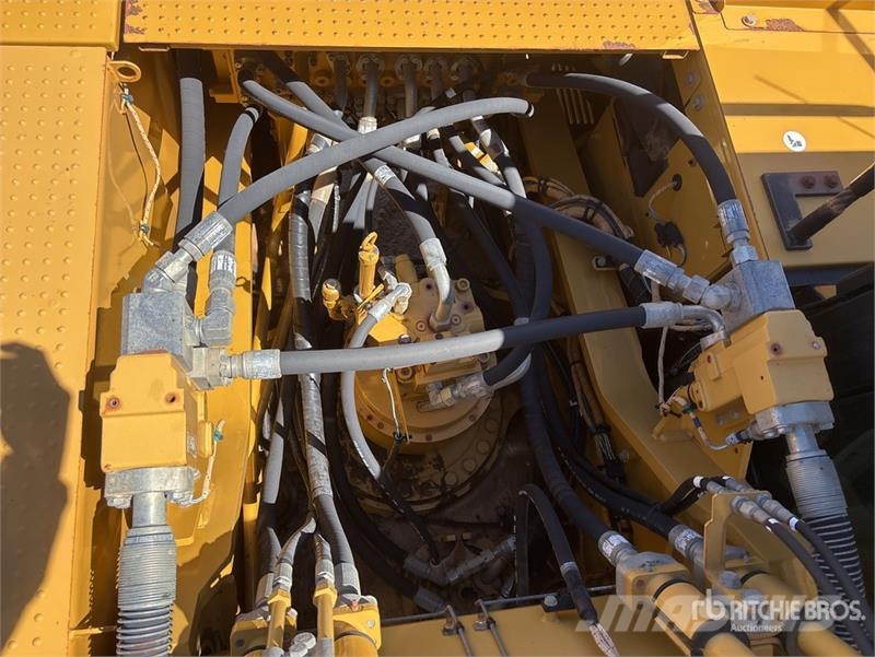 CAT 336 Tracked Excavator Pásová rýpadla