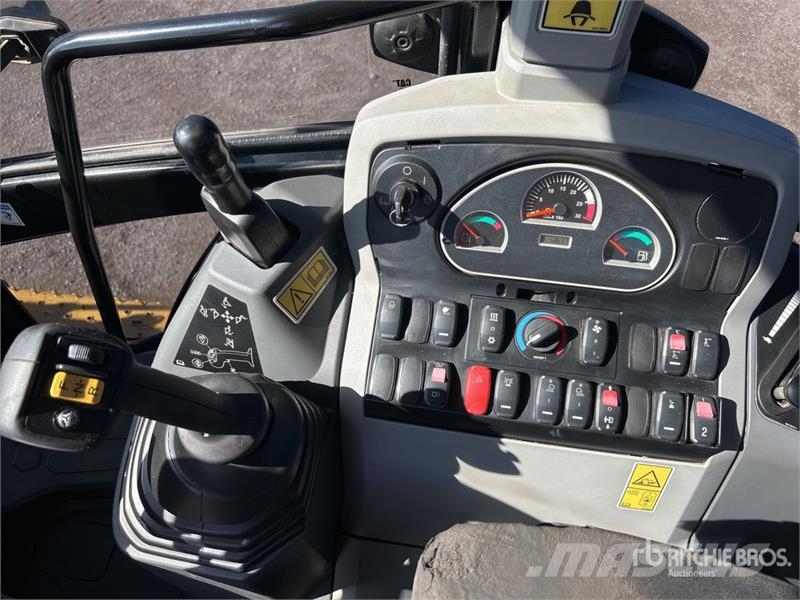 CAT 423F 4x4 Backhoe Loader لوادر ذات جرافات عكسية