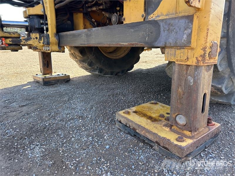 CAT 423F 4x4 Backhoe Loader لوادر ذات جرافات عكسية