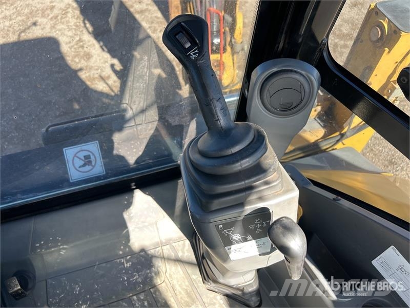 CAT 423F 4x4 Backhoe Loader لوادر ذات جرافات عكسية