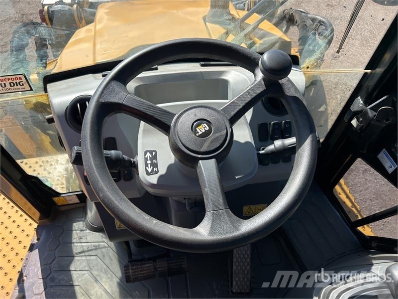CAT 423F 4x4 Backhoe Loader لوادر ذات جرافات عكسية