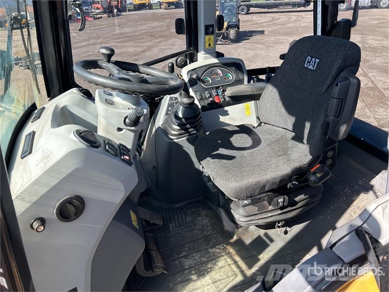 CAT 423F 4x4 Backhoe Loader لوادر ذات جرافات عكسية