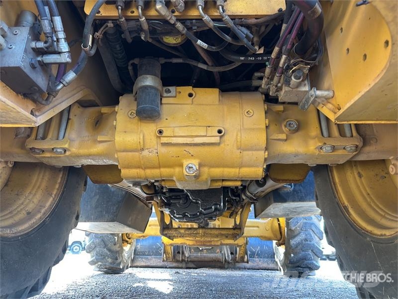 CAT 423F 4x4 Backhoe Loader لوادر ذات جرافات عكسية