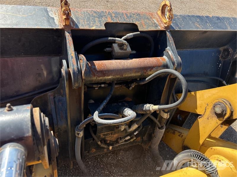 CAT 423F 4x4 Backhoe Loader لوادر ذات جرافات عكسية