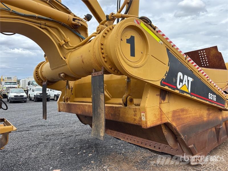 CAT 631G Strugači