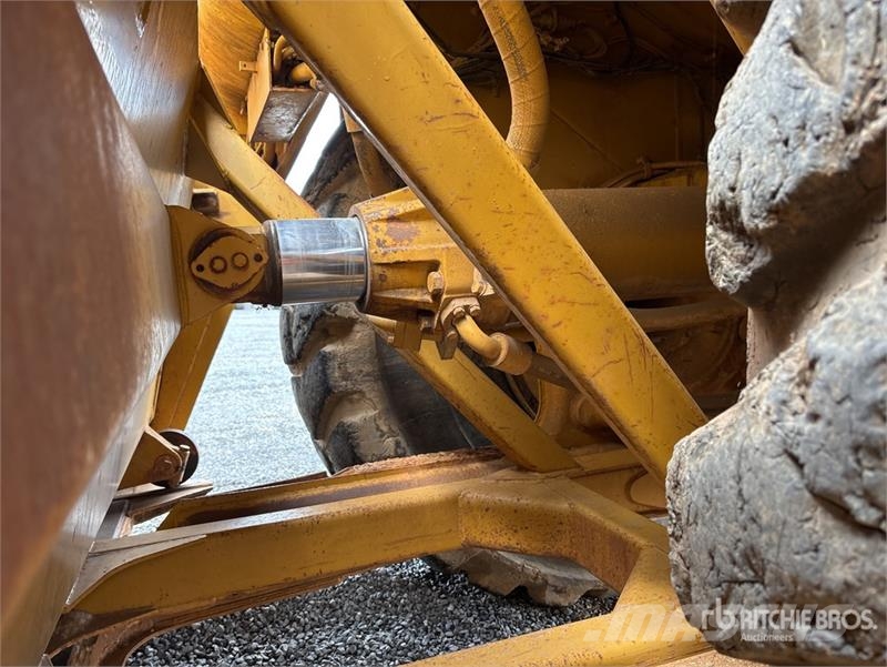 CAT 631G Strugači