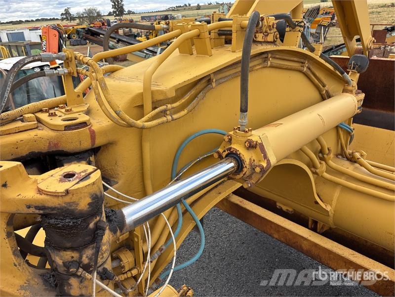 CAT 631G Strugači