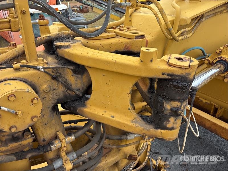 CAT 631G Strugači