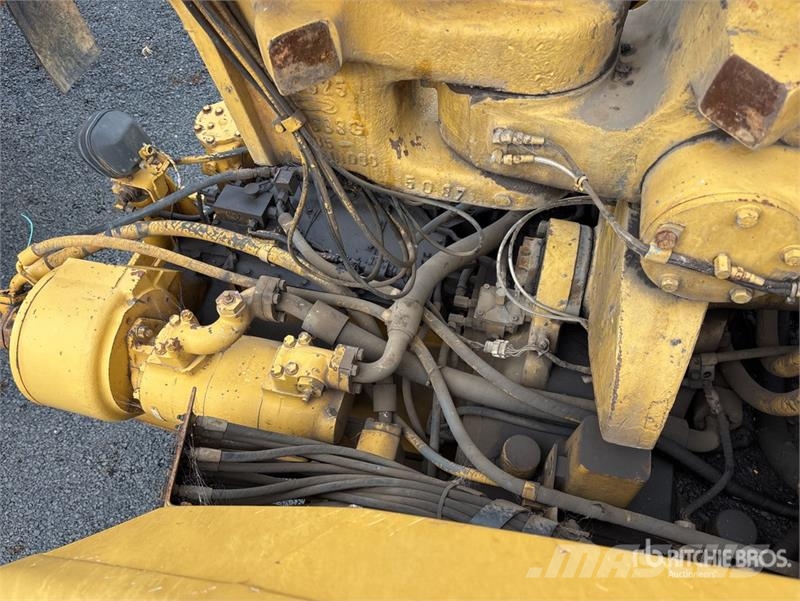 CAT 631G Strugači