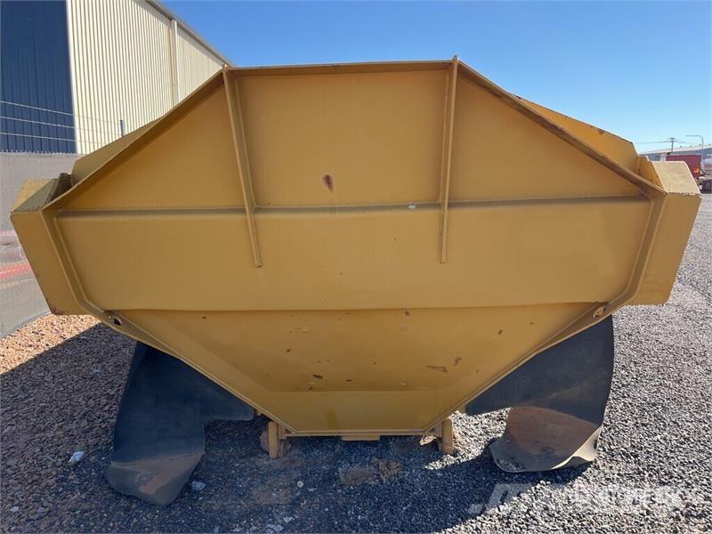 CAT 725 Truck Dump Body شاحنات قلابة