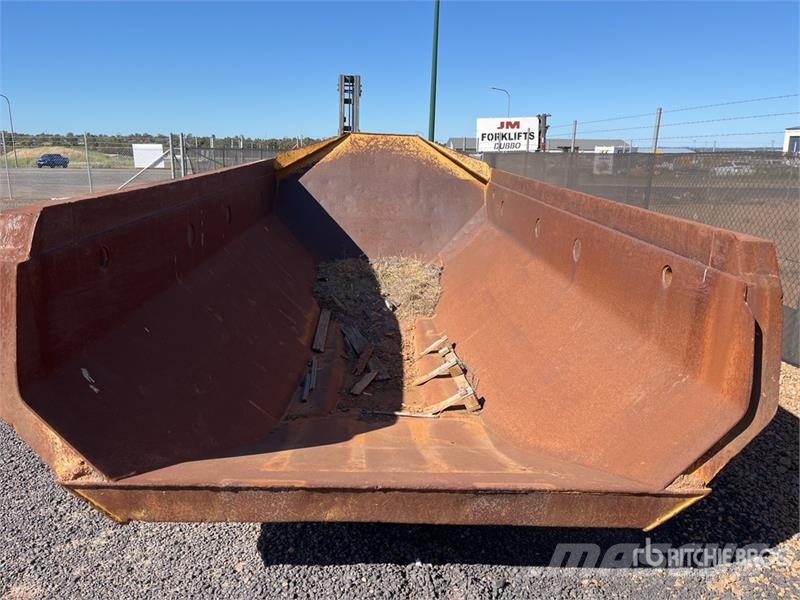 CAT 725 Truck Dump Body شاحنات قلابة