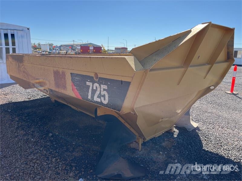 CAT 725 Truck Dump Body شاحنات قلابة