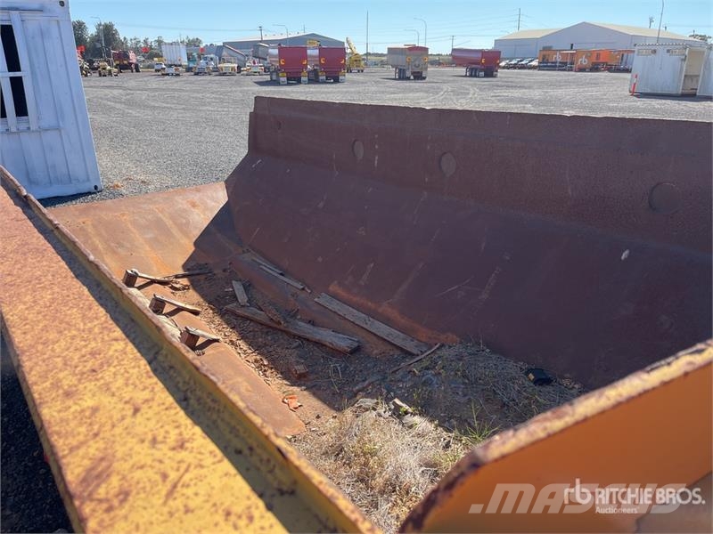 CAT 725 Truck Dump Body شاحنات قلابة