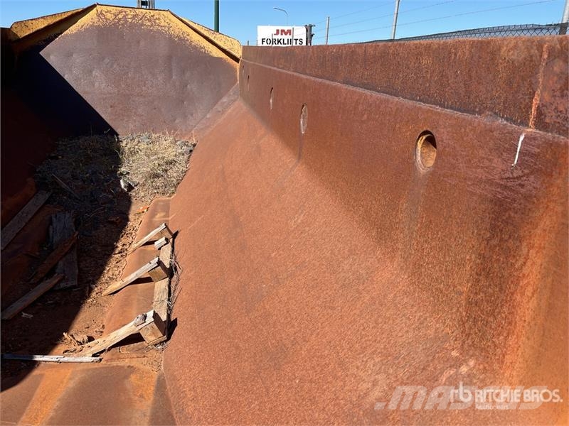 CAT 725 Truck Dump Body شاحنات قلابة