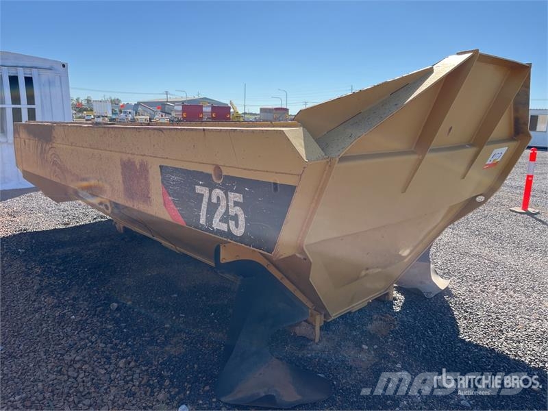 CAT 725 Truck Dump Body شاحنات قلابة
