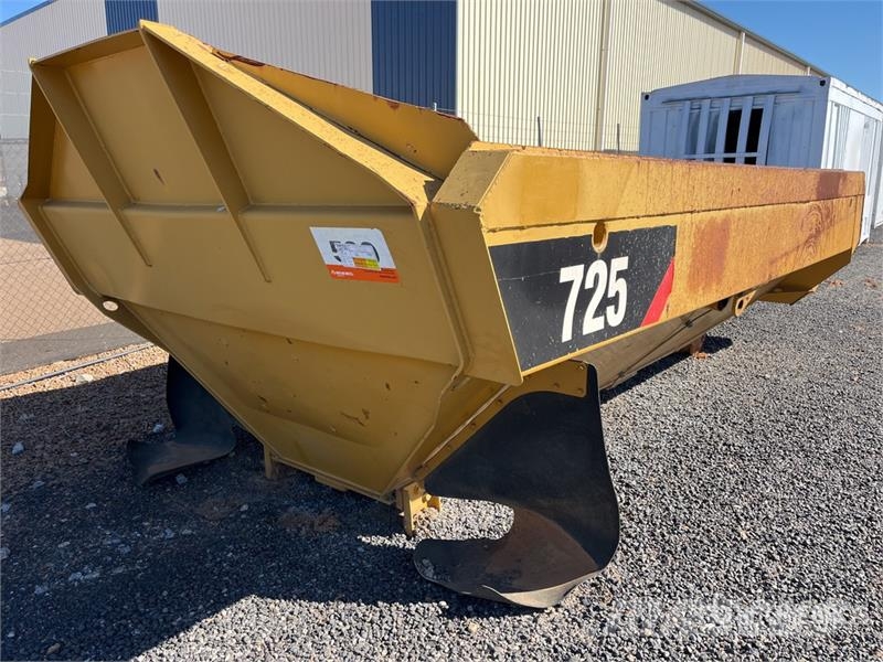 CAT 725 Truck Dump Body شاحنات قلابة