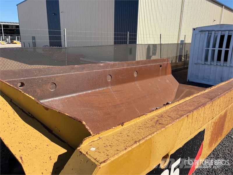 CAT 725 Truck Dump Body شاحنات قلابة