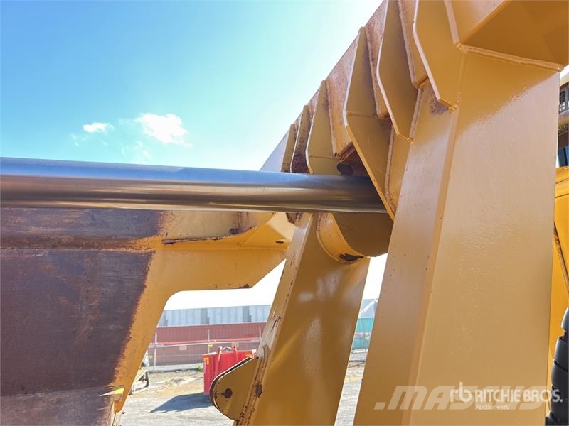 CAT 730 ساحبات مفصلية