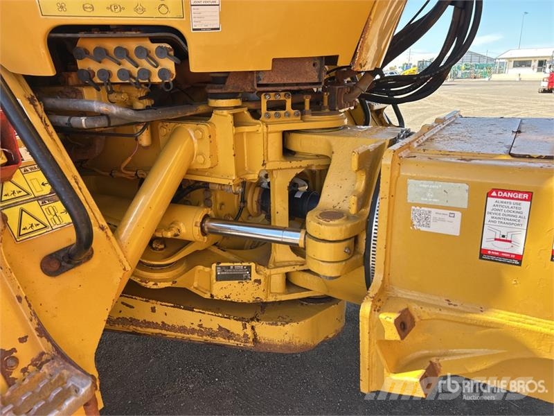 CAT 730 ساحبات مفصلية