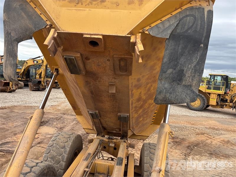 CAT 730 Liigendraamiga pinnaseveokid