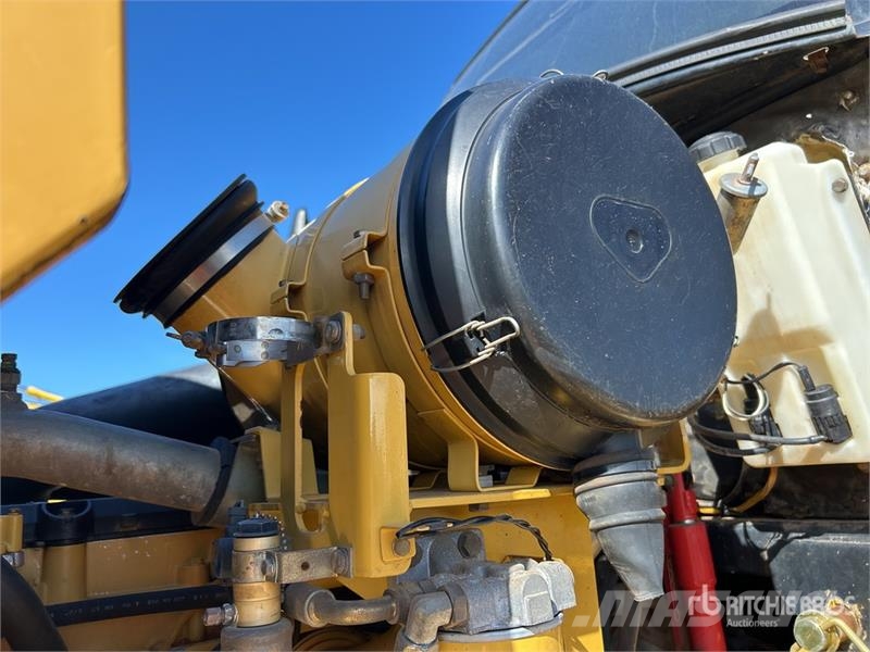 CAT 730 ساحبات مفصلية