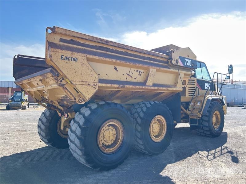 CAT 730 ساحبات مفصلية