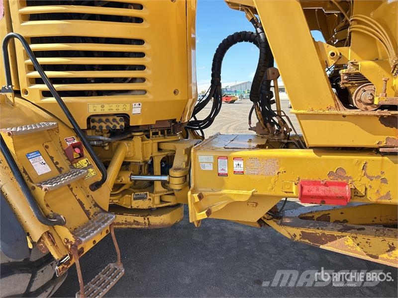 CAT 730 ساحبات مفصلية