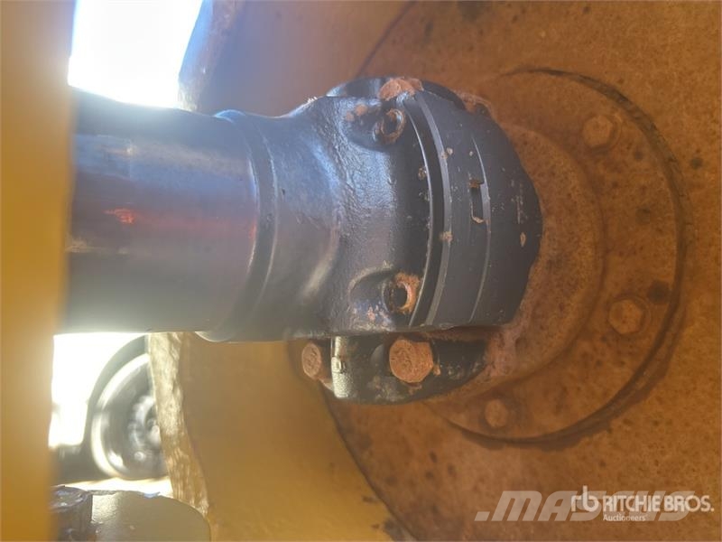 CAT 730 ساحبات مفصلية