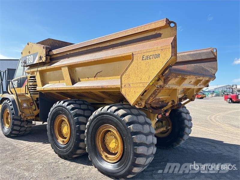 CAT 730 ساحبات مفصلية