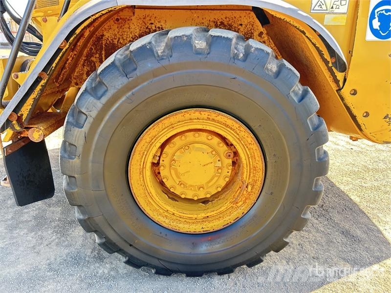 CAT 730 ساحبات مفصلية