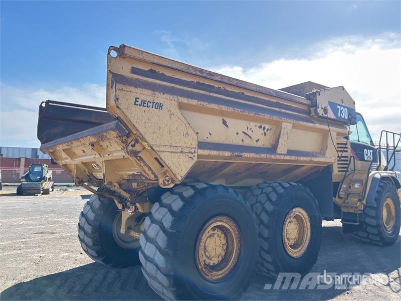 CAT 730 ساحبات مفصلية
