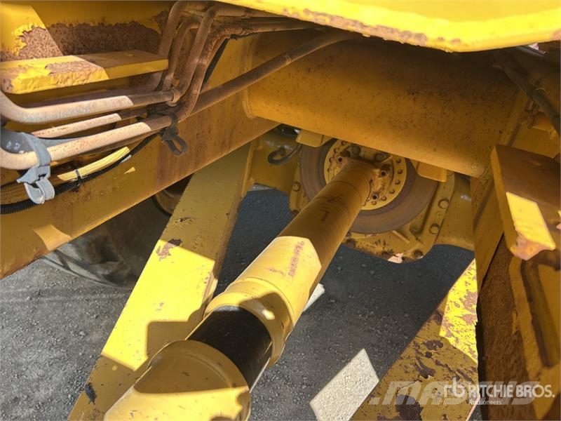 CAT 730 ساحبات مفصلية