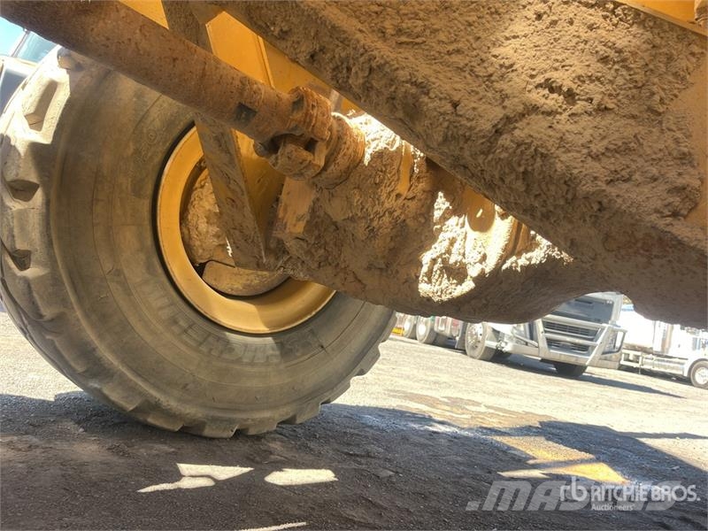 CAT 730C 铰接式自卸车