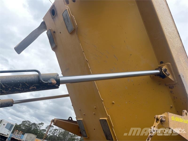 CAT 730C2 Dumper - Knickgelenk