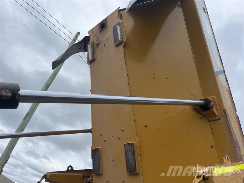 CAT 730C2 Dumper - Knickgelenk
