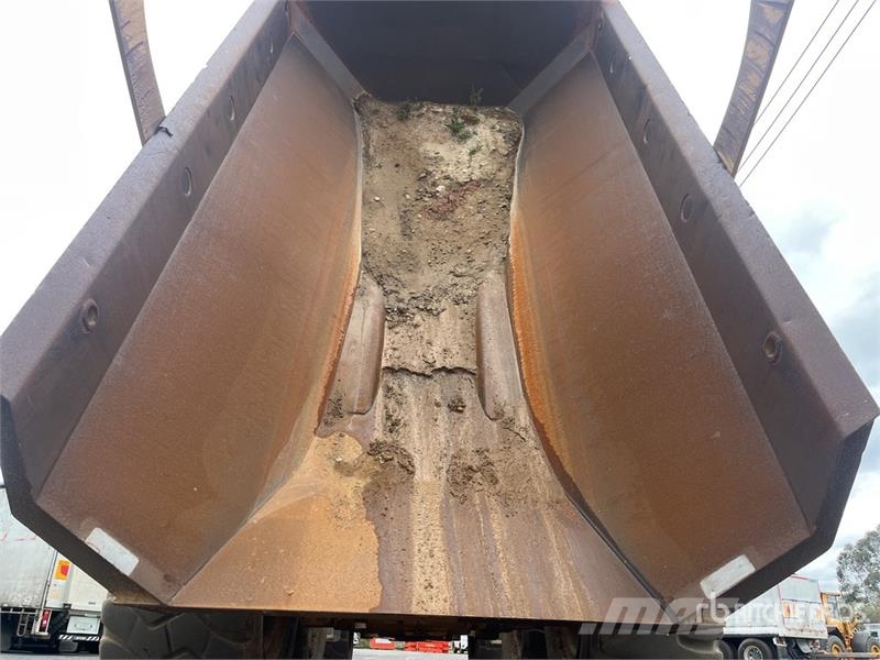 CAT 730C2 Dumper - Knickgelenk