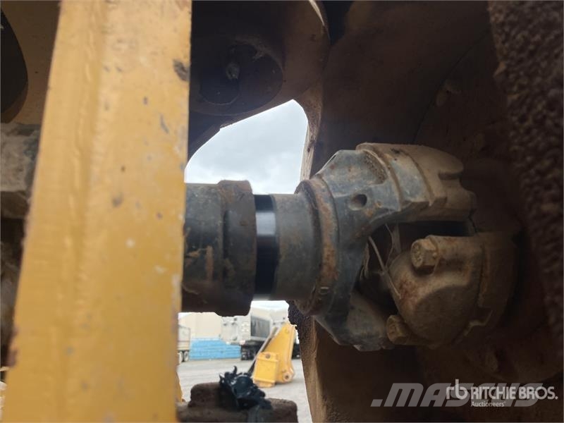 CAT 730C2 Dumper - Knickgelenk
