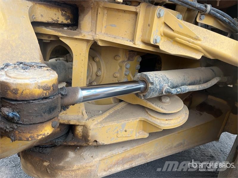 CAT 730C2 Dumper - Knickgelenk