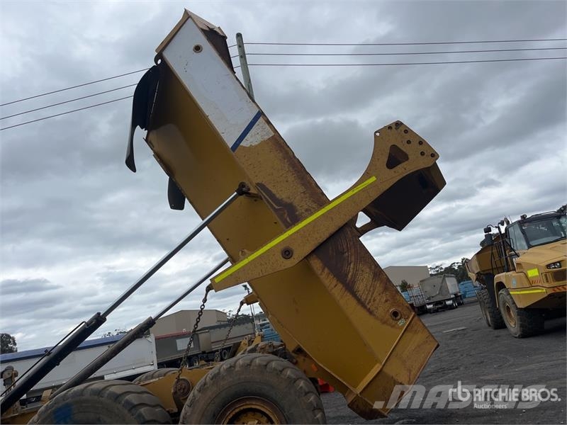 CAT 730C2 Dumper - Knickgelenk