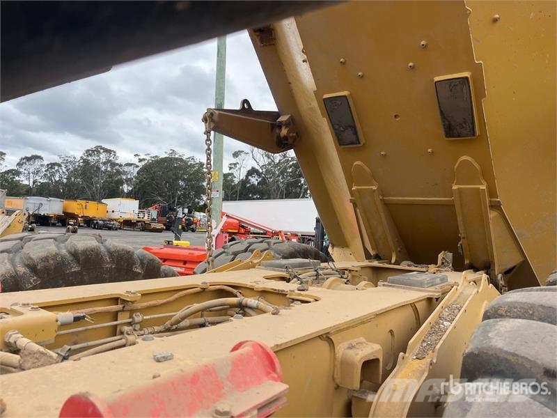CAT 730C2 Dumper - Knickgelenk