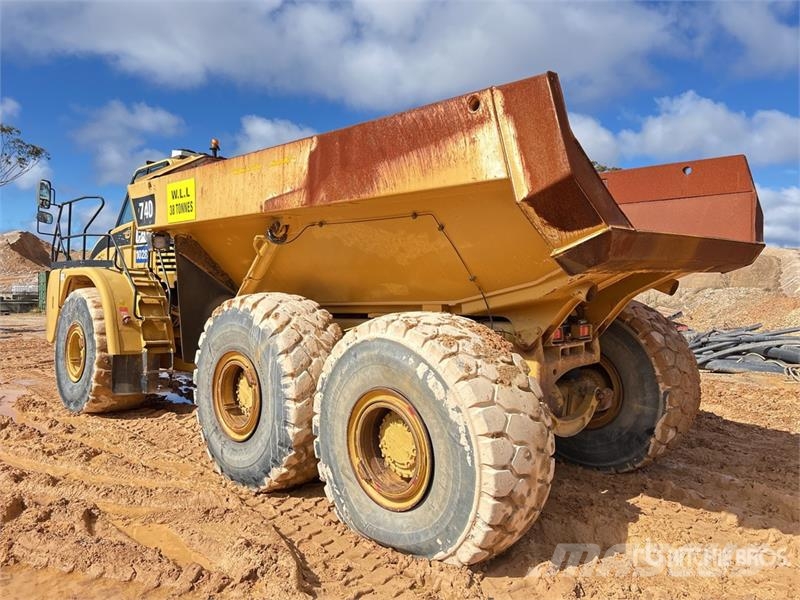 CAT 740 Zglobni damperi