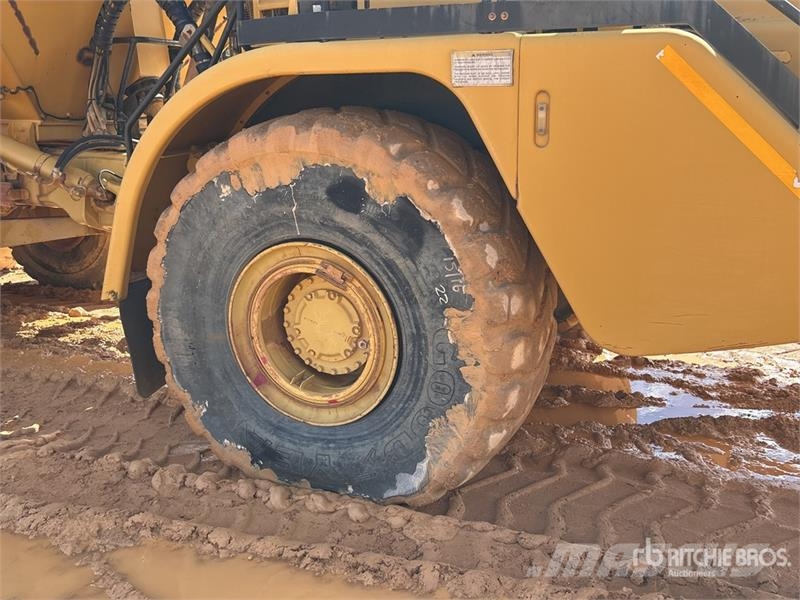 CAT 740 Zglobni damperi