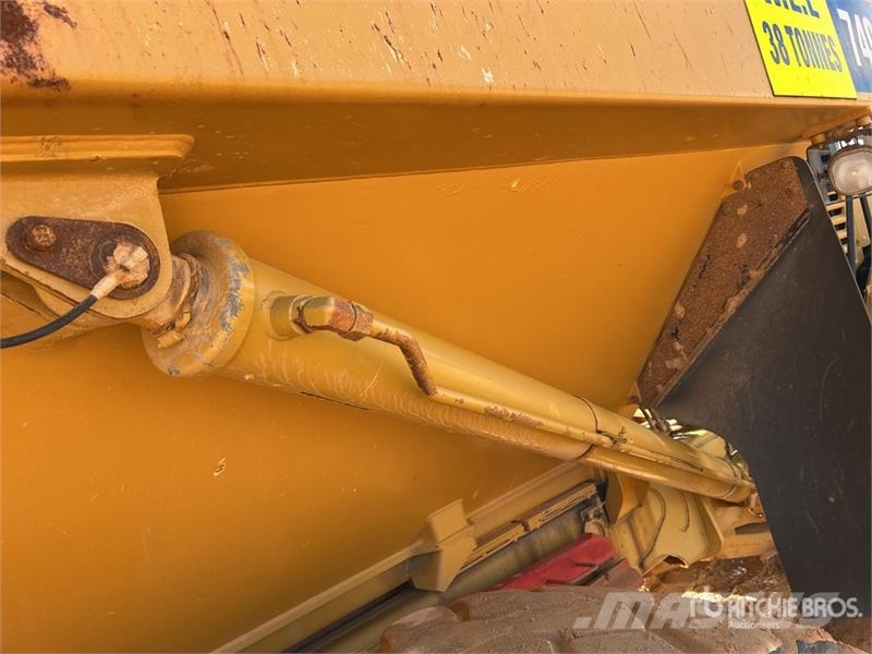CAT 740 Zglobni damperi