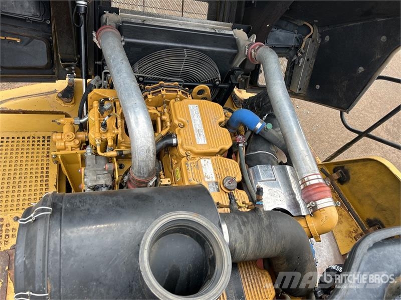 CAT 740B ساحبات مفصلية